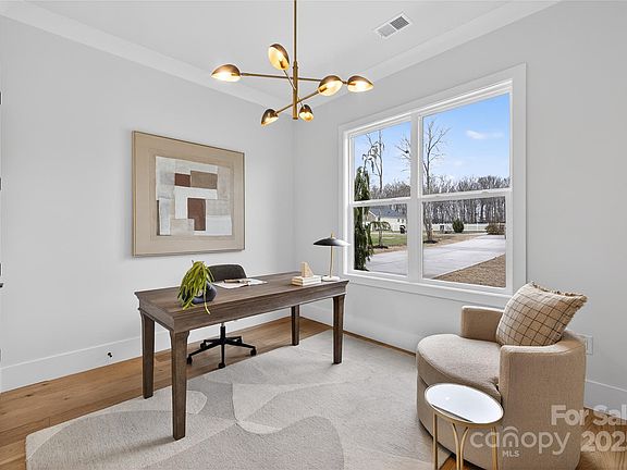 5th image of 310 Picketts Cir