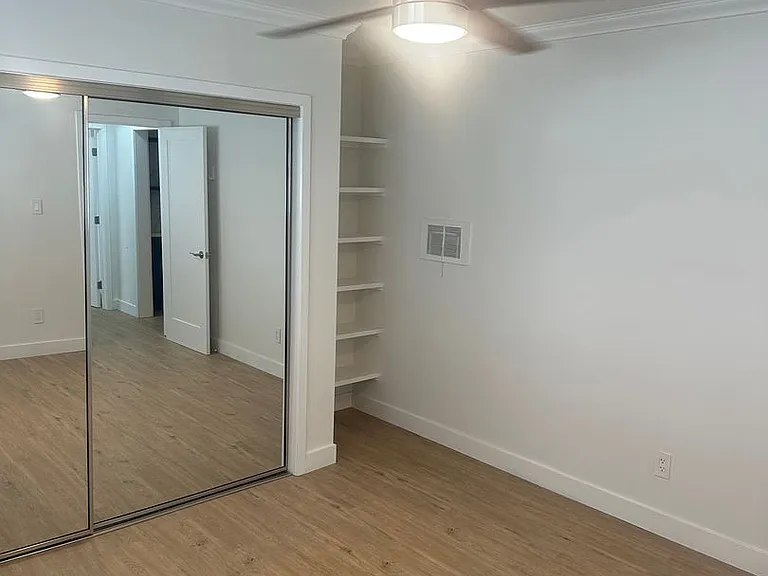 The Diplomat Apartments — Photo 35