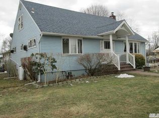 26 Kirk Rd, Bay Shore, NY 11706