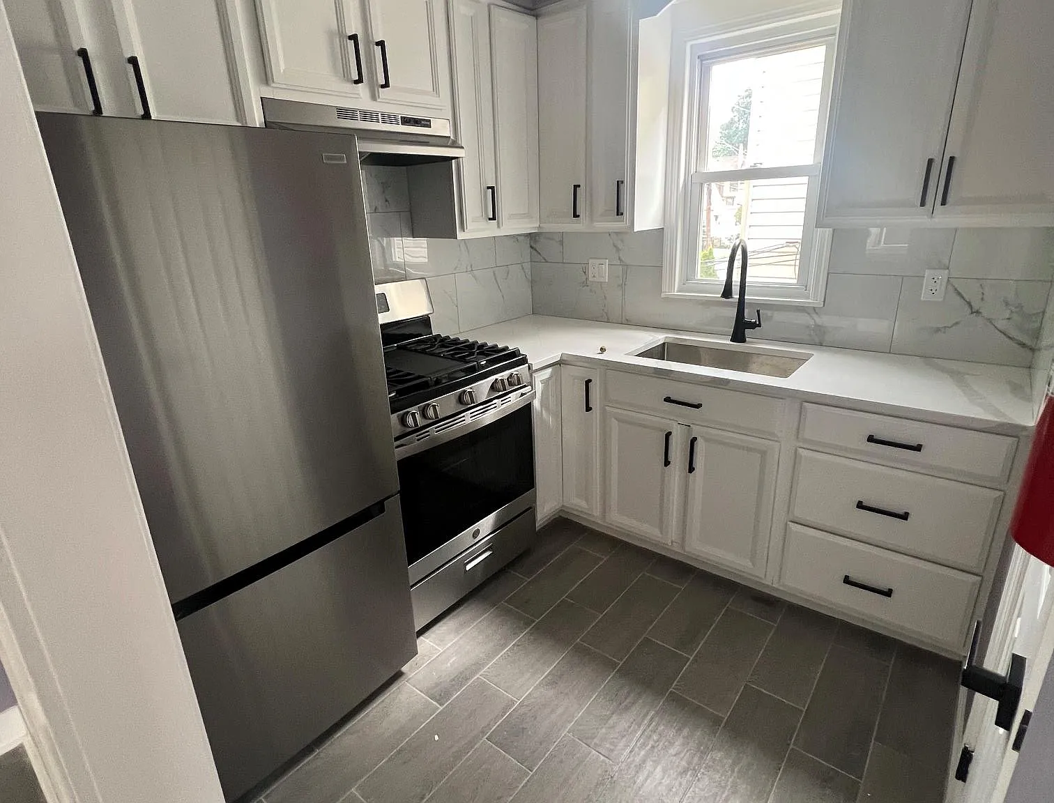 3 bed, $3,000 — Photo 1