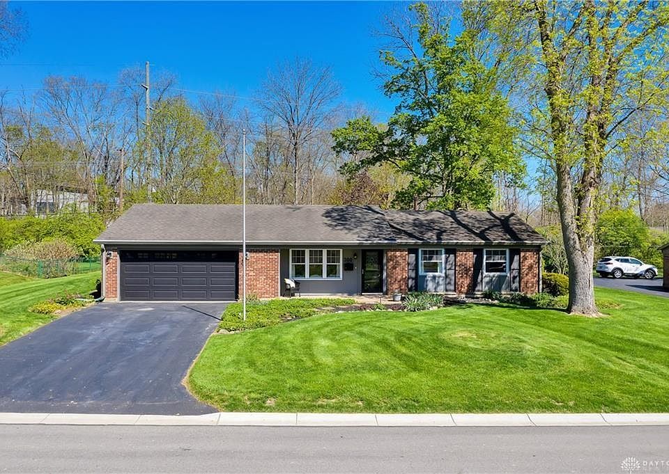 1st image of 300 Clareridge Ln