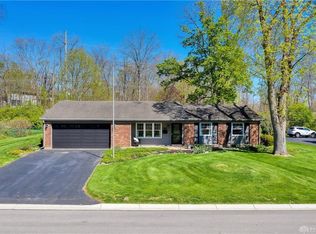 300 Clareridge Ln, Centerville, OH 45458