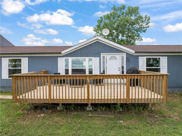 679 Kingman Rd, Pomona, KS 66076