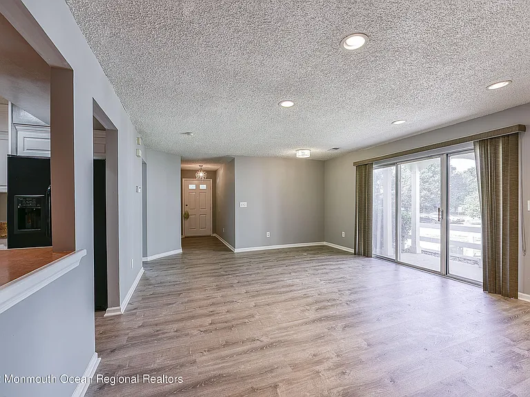 45 Tulip Ln — Photo 7