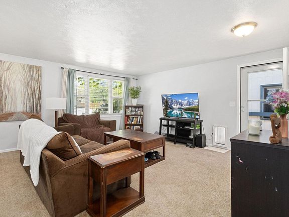 4th image of 2000 Derby Ct