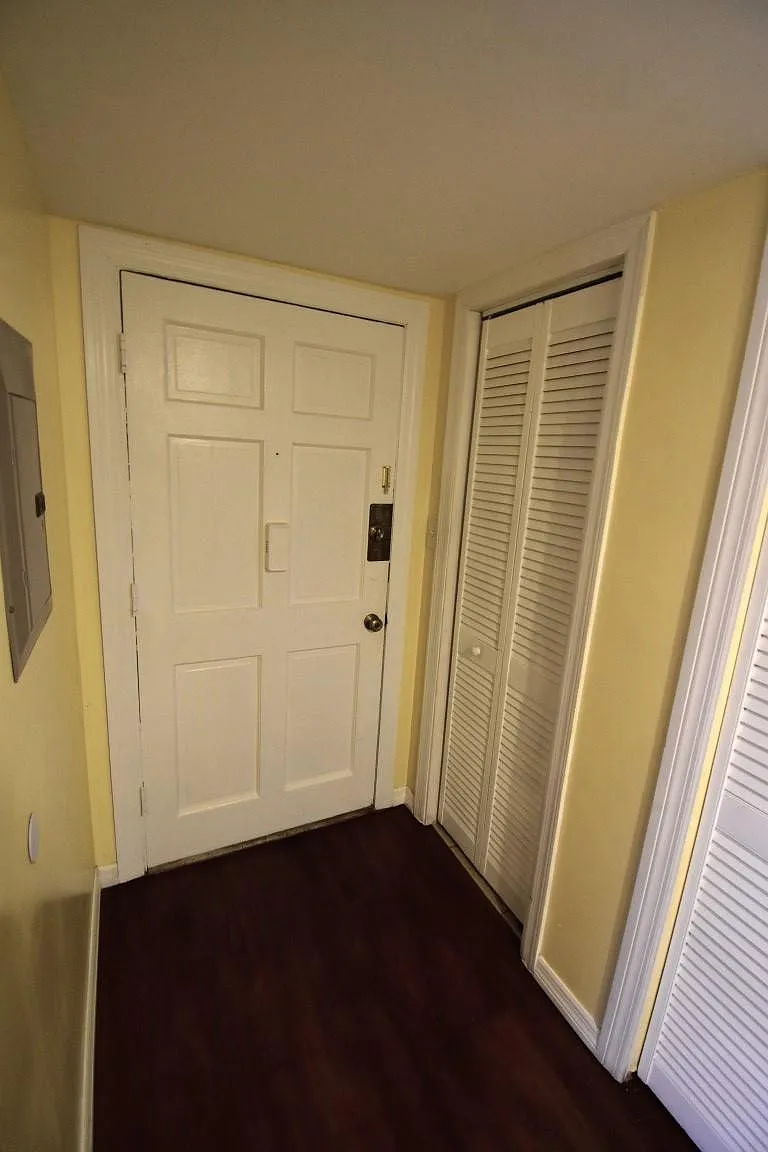 2 bed, 1.5 bath, 970 sqft, $1,600 — Photo 3