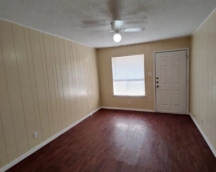 601 Harbour Ave #107 — Photo 3