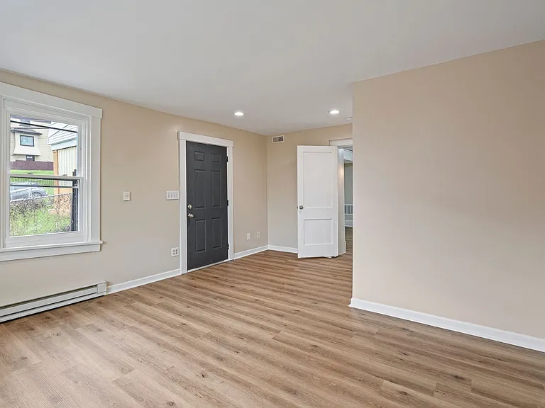 1680 Potomac Avenue — Photo 2