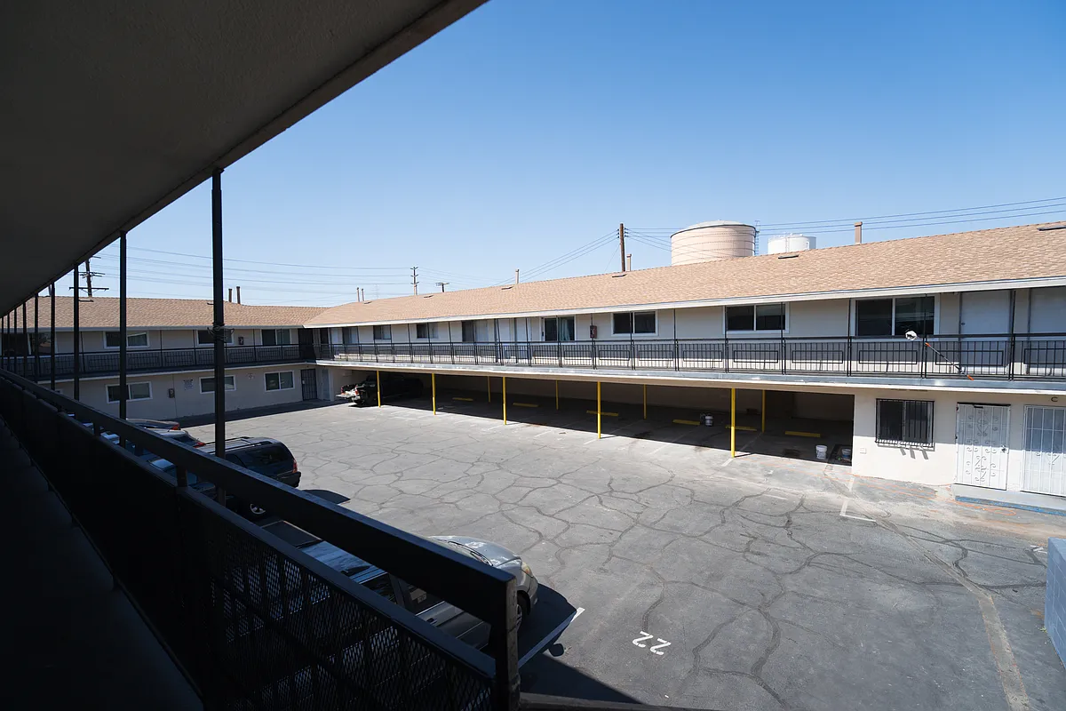 Building Photo - 5311 Maywood Ave #R