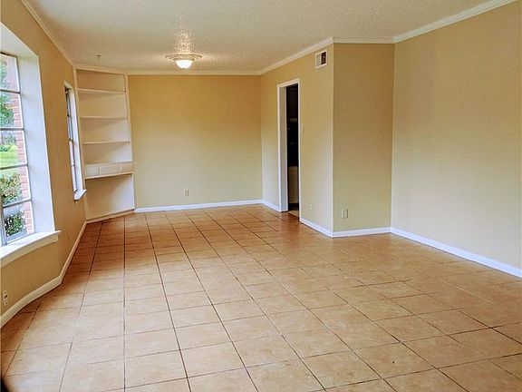 5th image of 805 Oak Park Dr