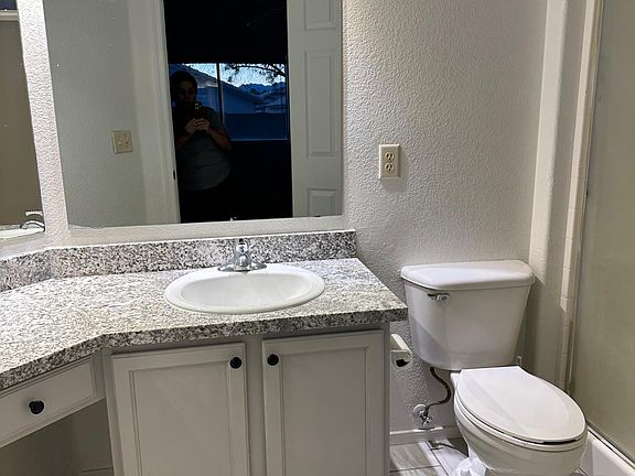 4th image of 2831 W Medallion Dr