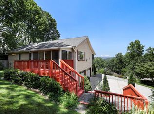 81 Chestnut Ln, Hendersonville, NC 28792