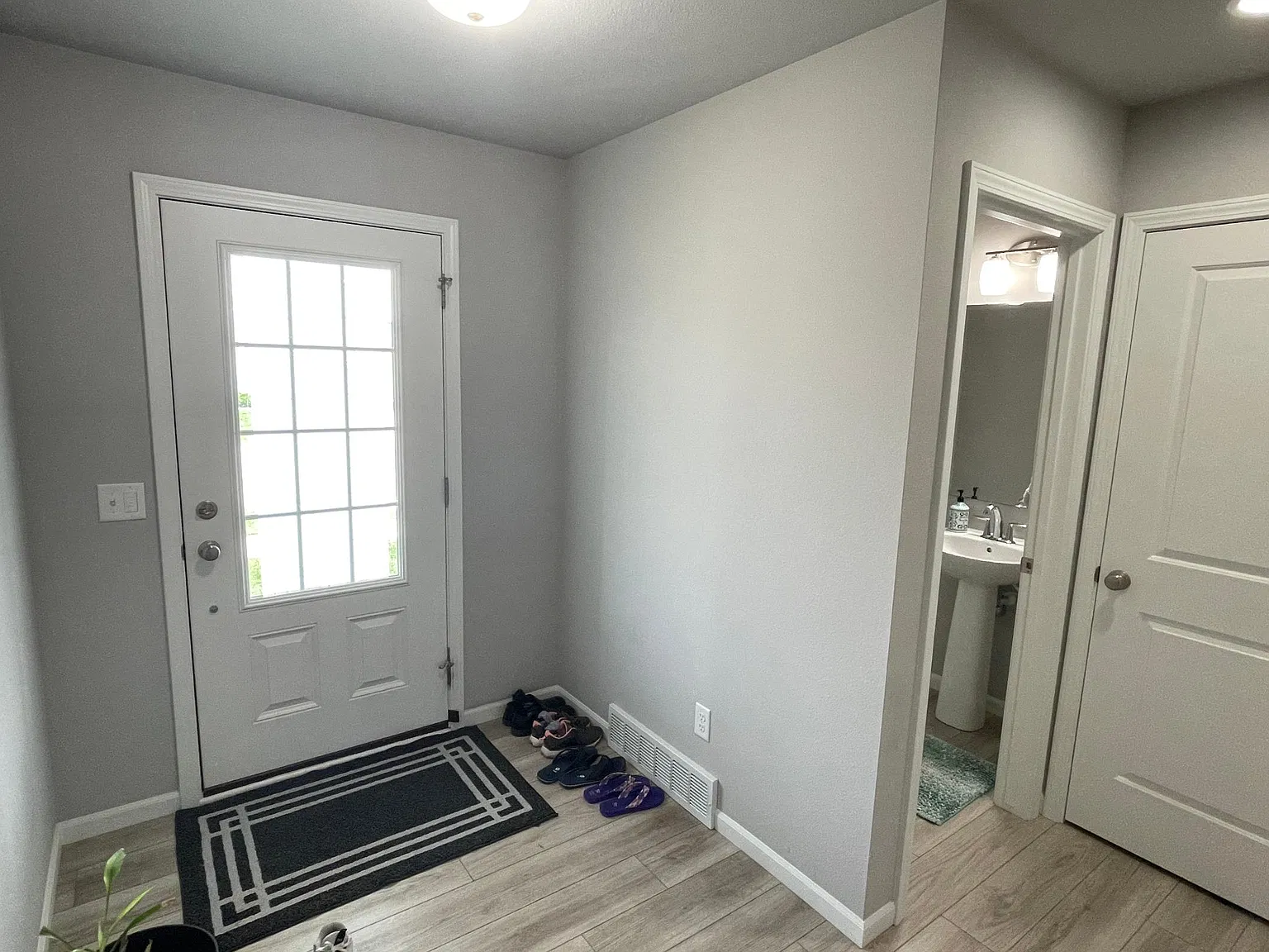 3 bed, 2.5 bath, 1876 sqft, $3,100 — Photo 2