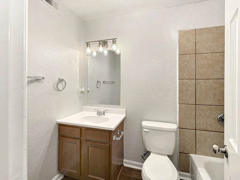 Legend Oaks Gated Community — Photo 62