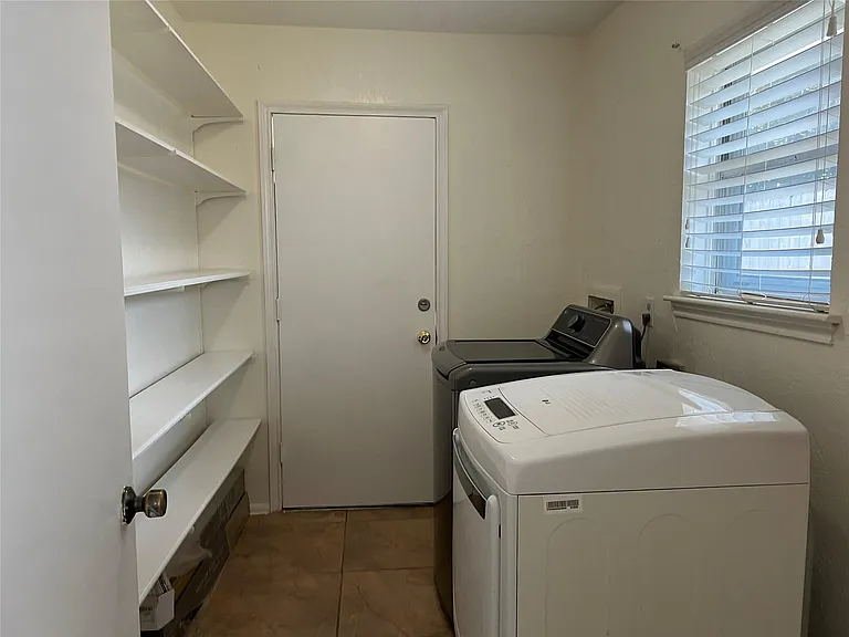 8831 Hendon Ln — Photo 13