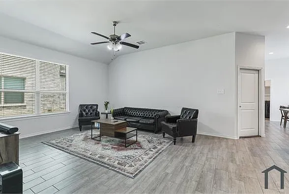 1704 Emilia Dr — Photo 3