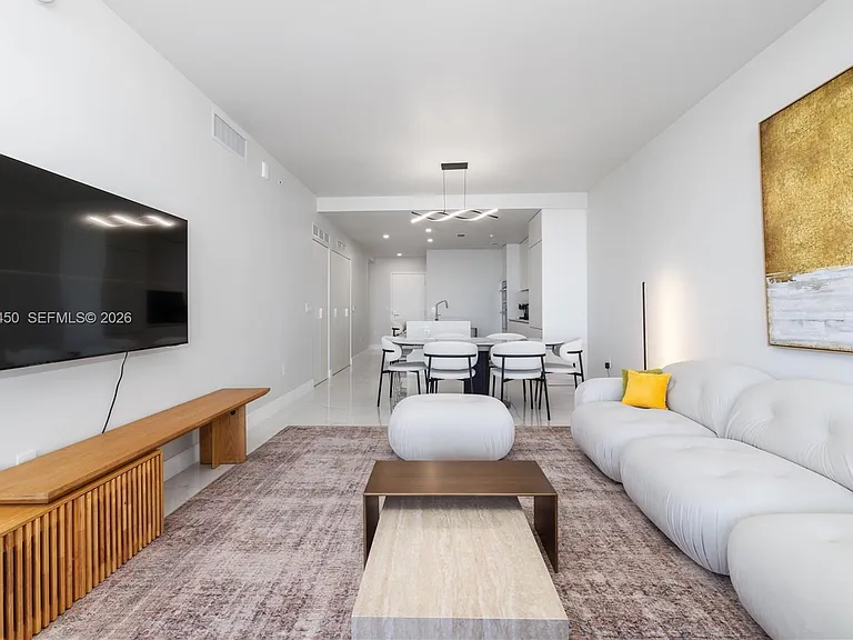 700 NE 24th St #4002 — Photo 5