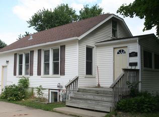 927 12th Ave NE, Rochester, MN 55906