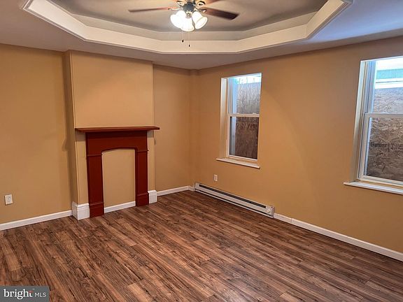 3rd image of 1010 N Lombard St