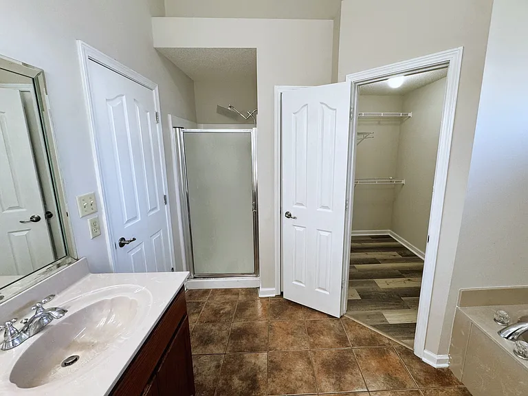 6098 Ravenwood Lake Dr E — Photo 10