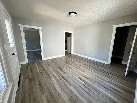 3rd image of 1441 Highlawn Ave