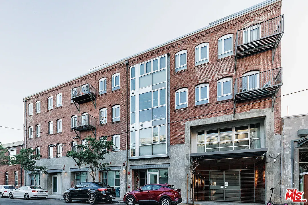 1 bed, 1090 sqft, $5,000 — Photo 1
