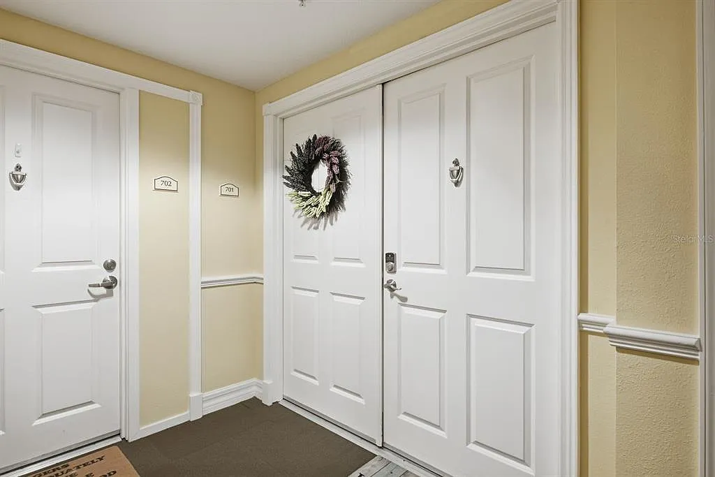 2 bed, 2.0 bath, 1283 sqft, $1,975 — Photo 2