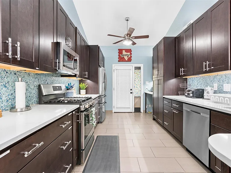 512 Edwards Dr — Photo 12