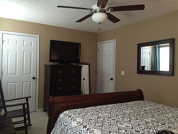 3rd image of 107 Debbie Ln