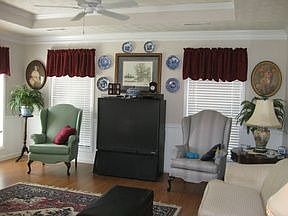 4th image of 240 Jeff Davis Pl