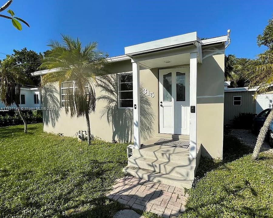 1st image of 315 SW 12th Ct