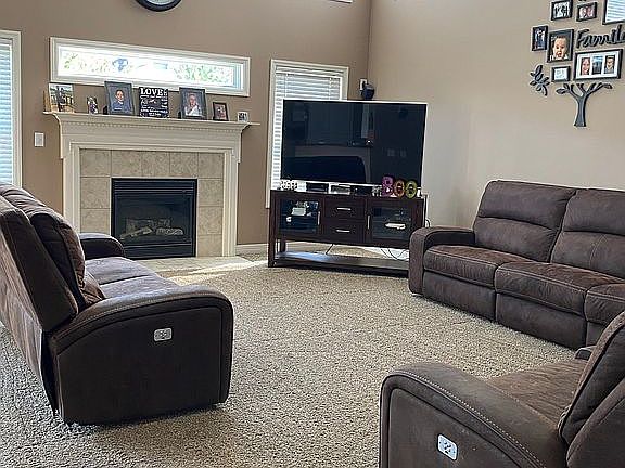 2nd image of 1826 Creekview Dr
