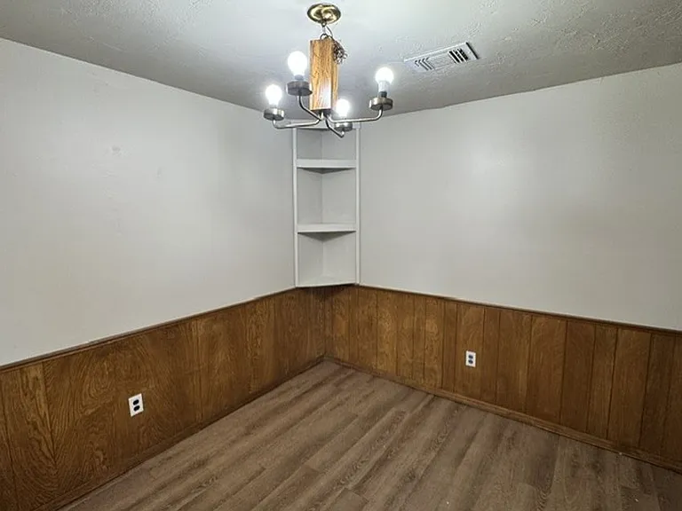 8606 S Drexel Pl — Photo 11