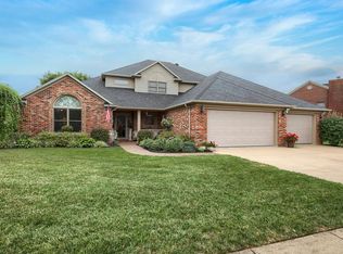 4090 Pine Lake Ct, Owensboro, KY 42303