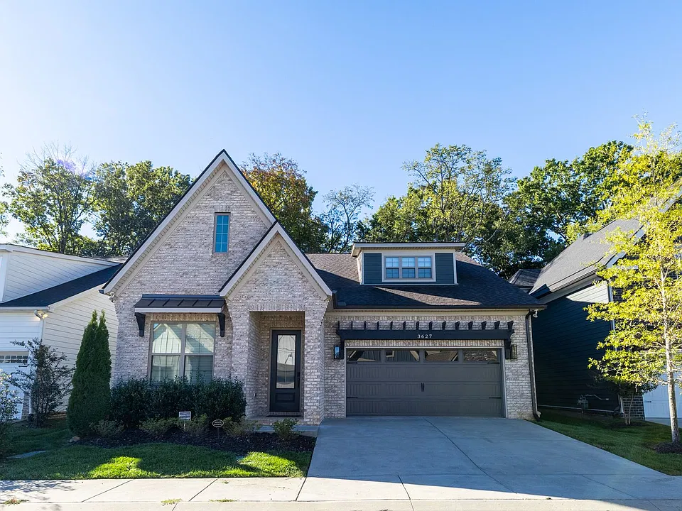 3627 Jacaranda Ln