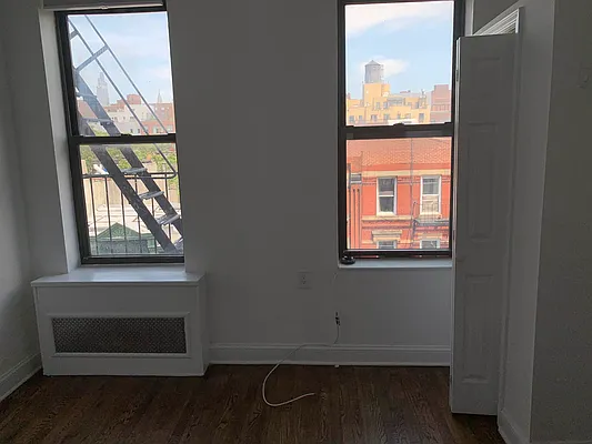 Rented by Salon Realty Corp | media 11