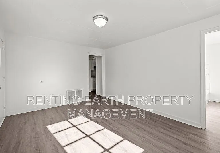 1441 Creel St — Photo 11