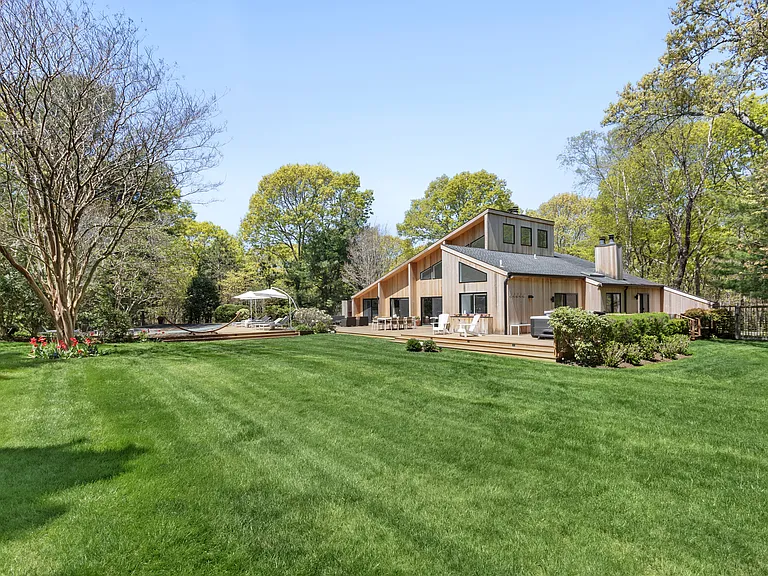 570 Sag Harbor Tpke — Photo 37