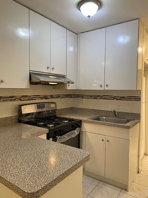 1st image of 1863 E 52nd St #1