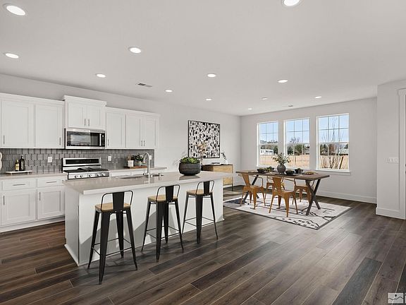 3rd image of 1116 Grove St #81