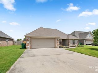 1271 Medway Ln, Centerton, AR 72719