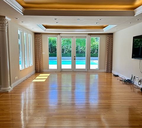 4th image of 2040 Forest View Ave