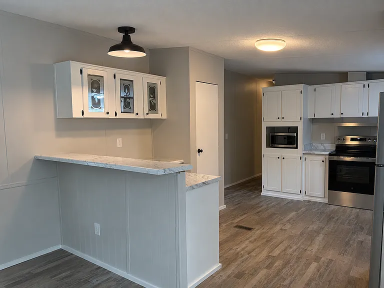 1430 Highway 97 — Photo 19