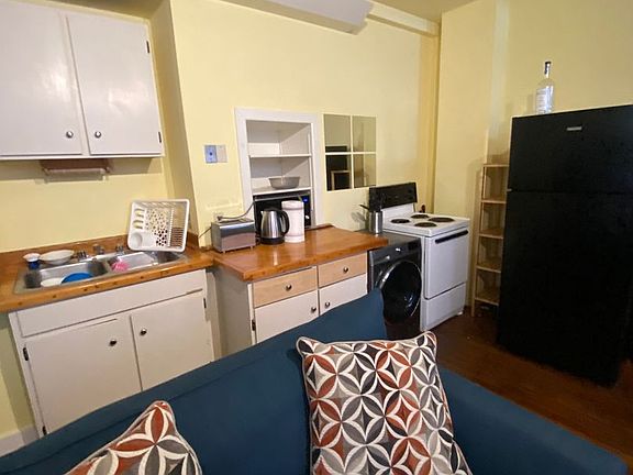 4th image of 915 W 23rd St #B