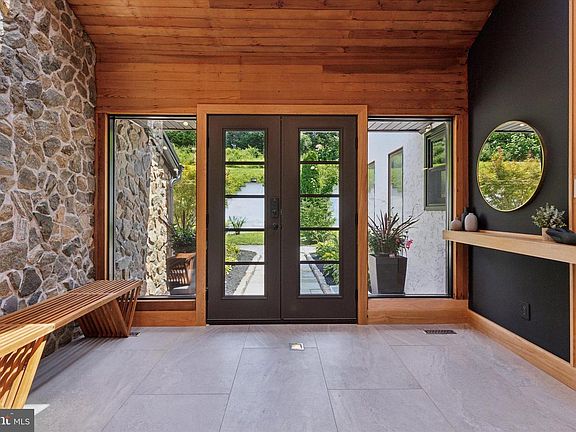 2nd image of 1220 Valley Rd