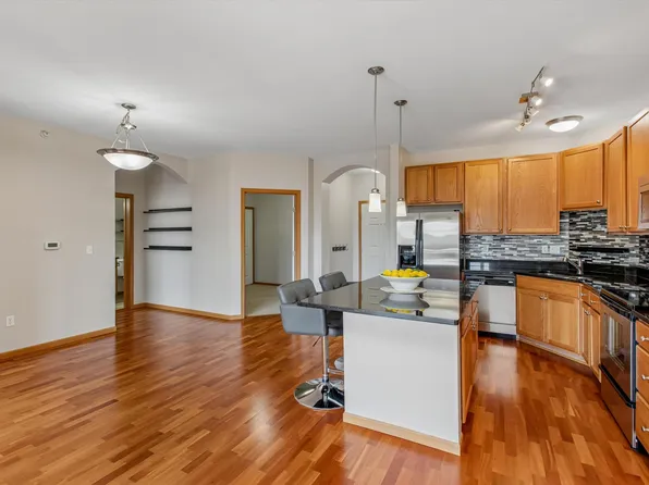 12501 Nicollet Ave Unit 425, Burnsville, MN 55337