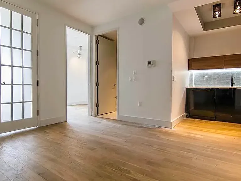 74 Maujer St #3B — Photo 9
