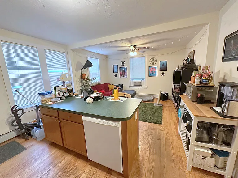 377 Columbia St #2 — Photo 2