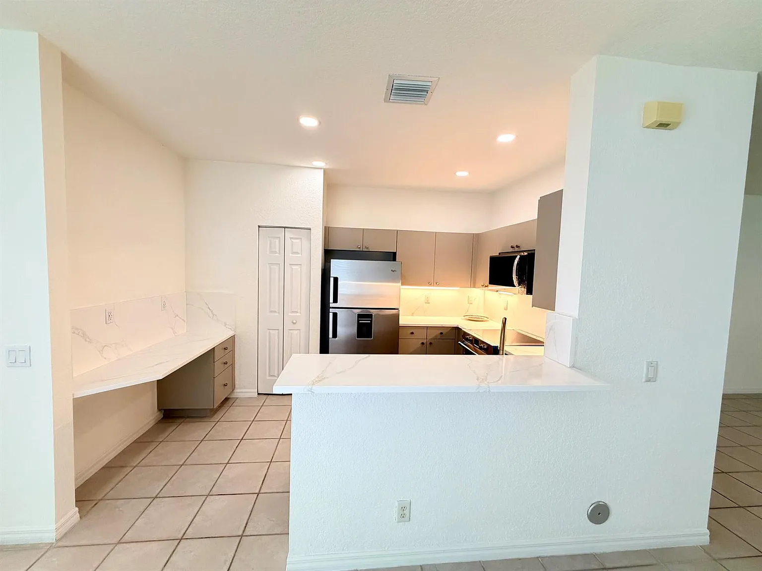3 bed, 1434 sqft, $3,795 — Photo 4