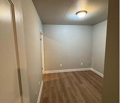 2nd image of 928 W 83rd St APT 1